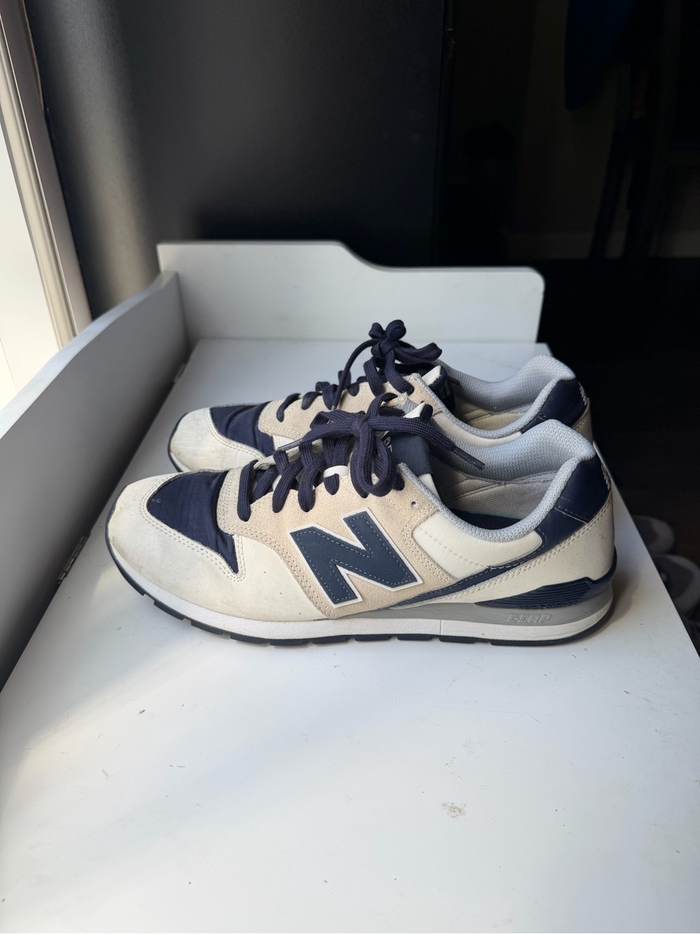 New Balance Men's Cream and Navy Retro Runner Sneakers